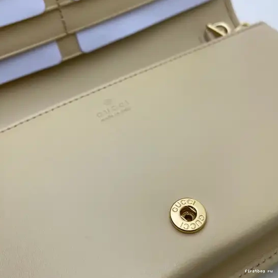 First bag ru Chain Gucci Wallet 0522